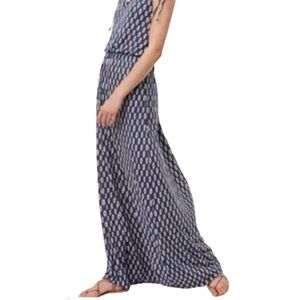 Loft sleeveless maxi dress. Size L. Elastic waist. Super cute pattern!